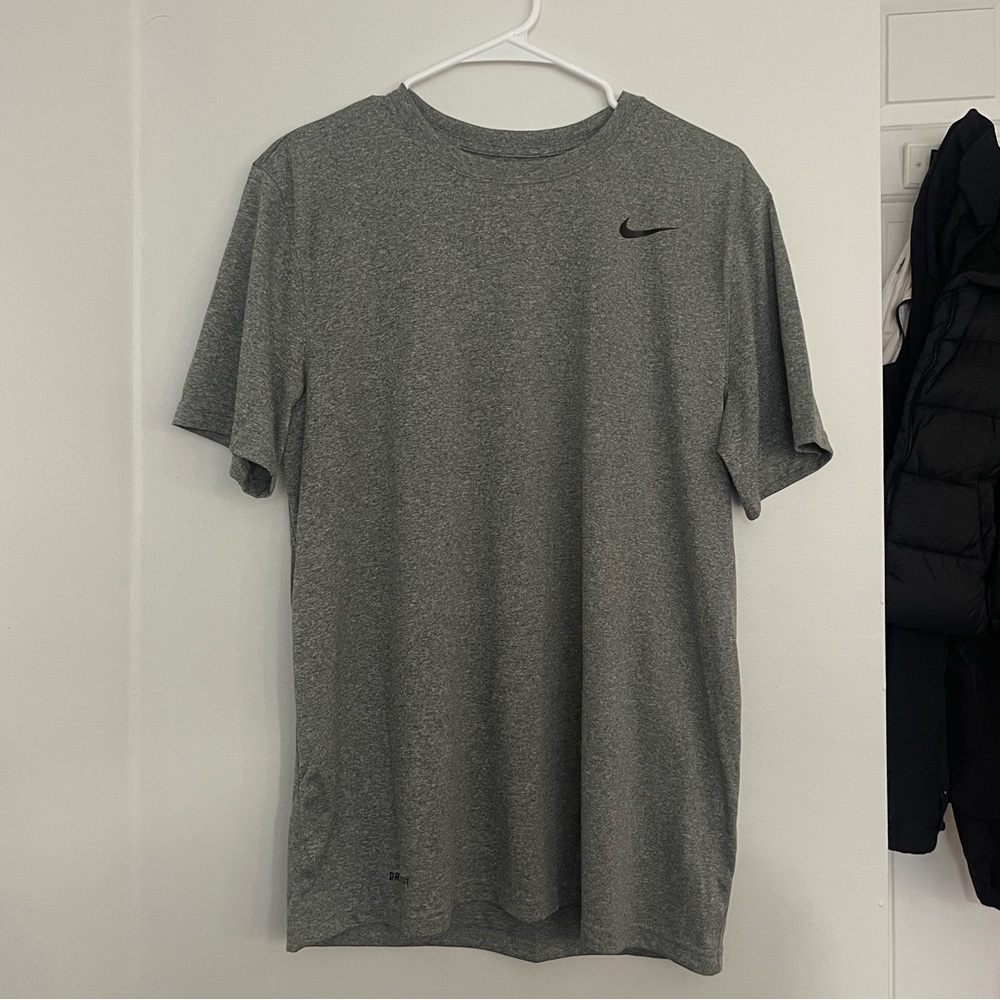 Nike Gray Men’s DRI-FIT Short Sleeve T-Shirt - Size M